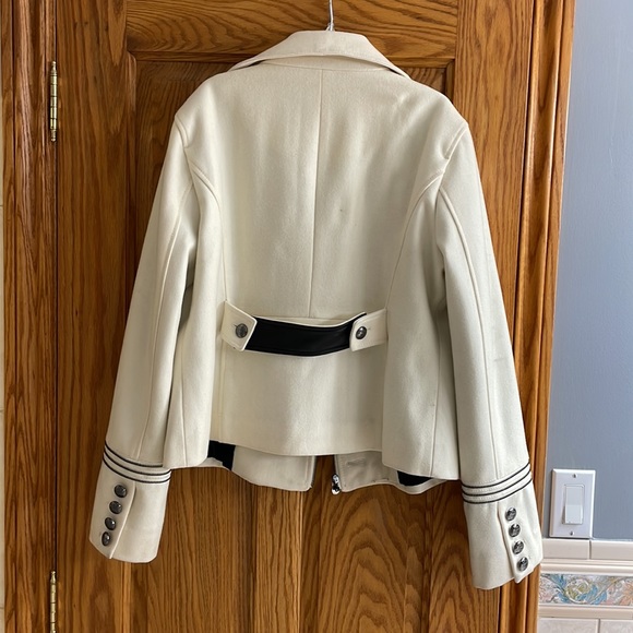 Guess White Jacket - Picture 2 of 4